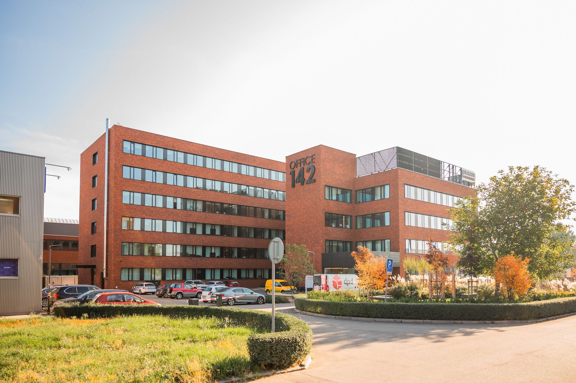 Sídlo kupapredajfiriem.sk — Office 142, Vajnorská 142, Bratislava