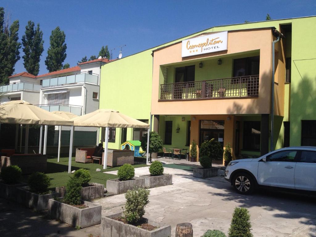 Hotel Cosmopolitan – exteriér (Slnečné jazerá, Senec)