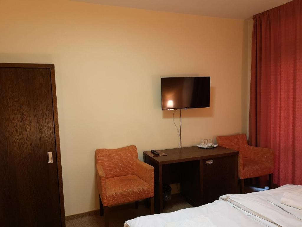 Hotel Cosmopolitan – dvojlôžková izba s klimatizáciou