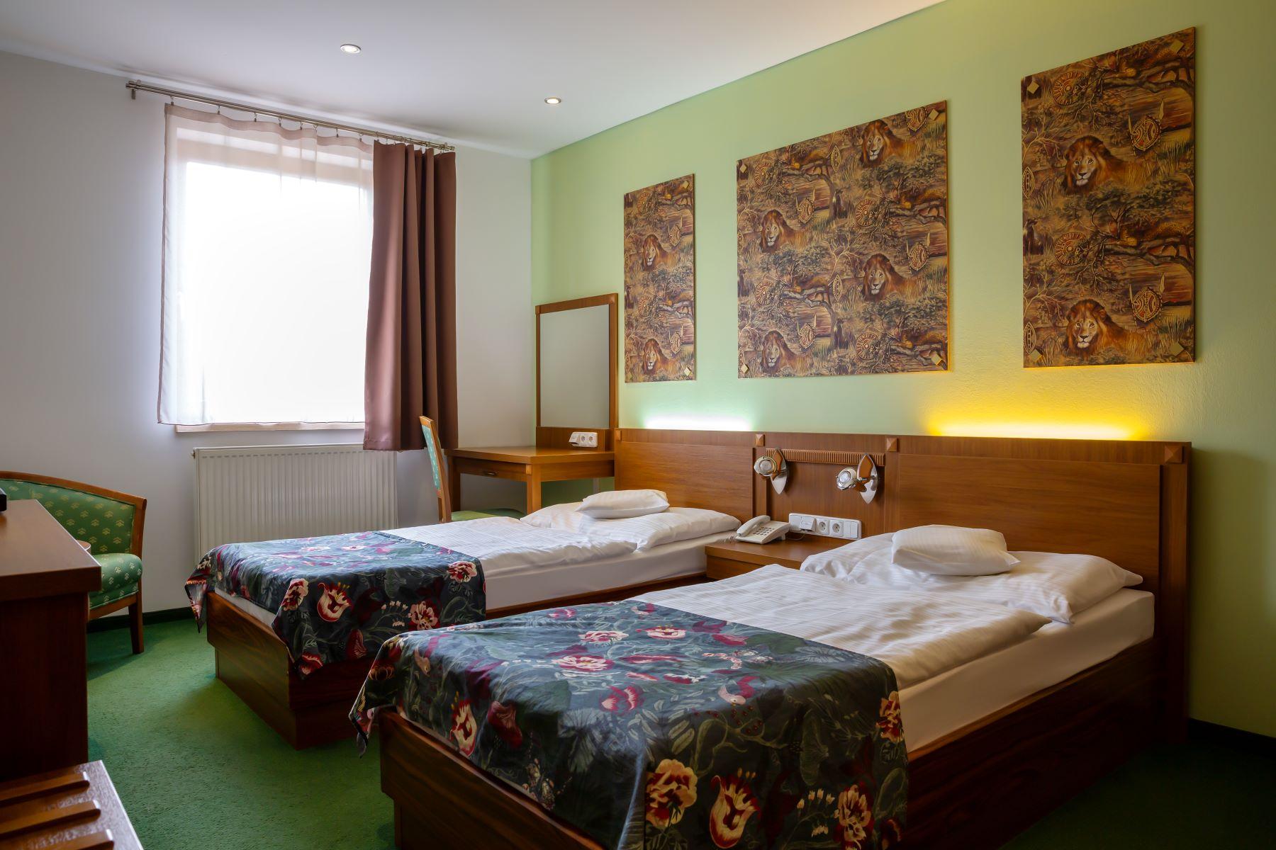 Hotel Max Inn – izba so samostatnými lôžkami