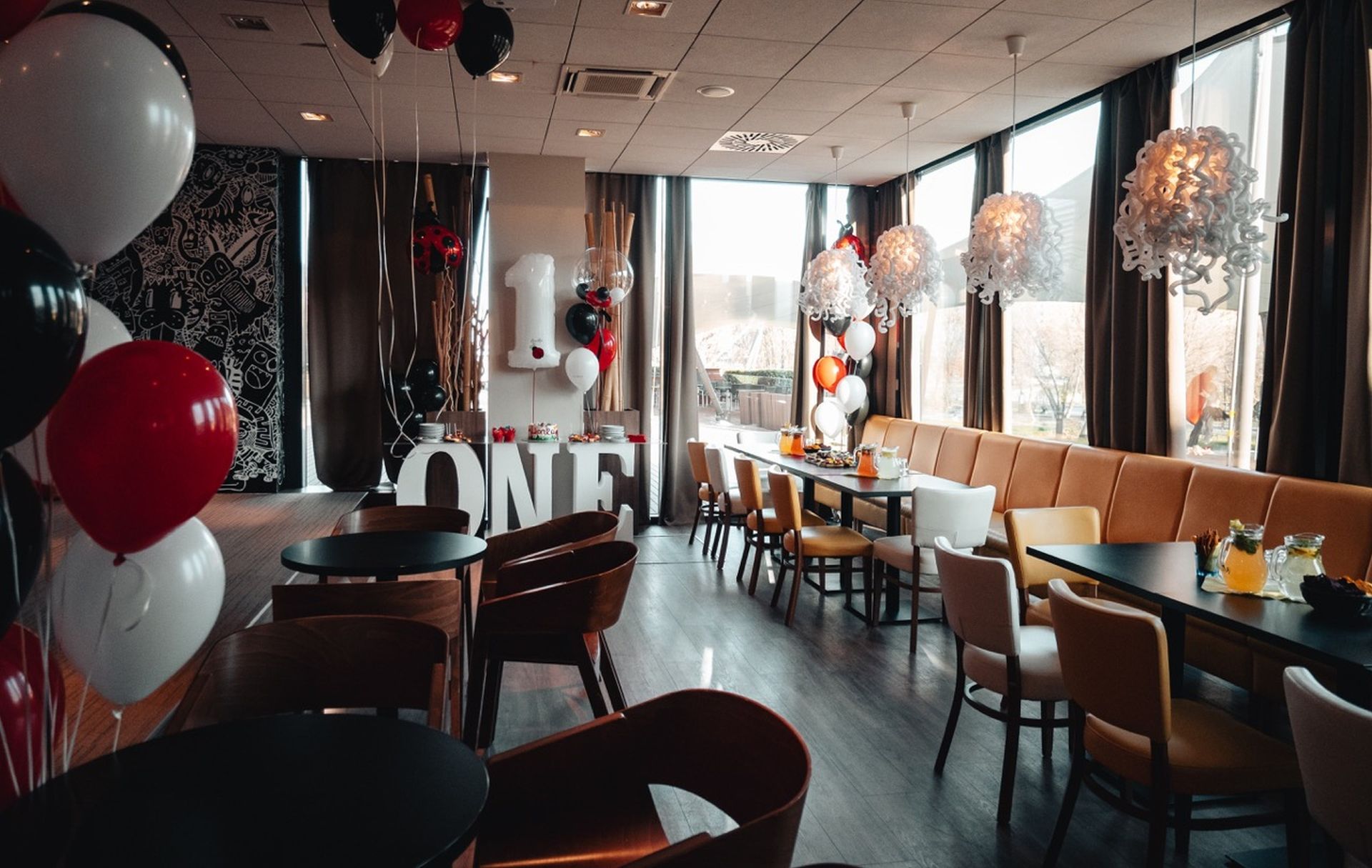 MONSTERS cafe and bar – salónik / eventový priestor